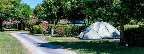 Camping En Emplacement Nu Pour Tente Caravane Et Camping Car