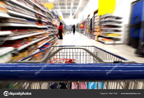 Carro Compra Carrito Empuje Cerca Pasillo Del Supermercado Foto De