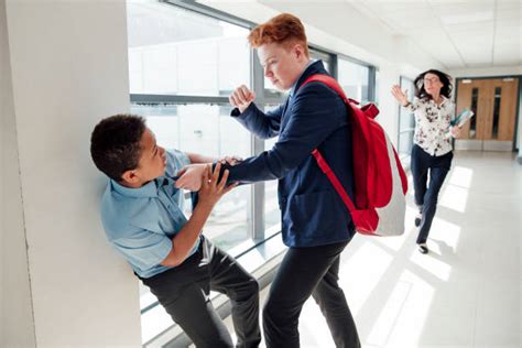 63.500+ Bullying Foto Stok, Potret, & Gambar Bebas Royalti - iStock