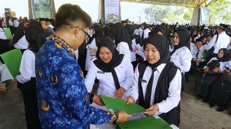 Parade Foto Sebanyak 3 233 Guru Dan Tenaga Teknis Kabupaten Bandung