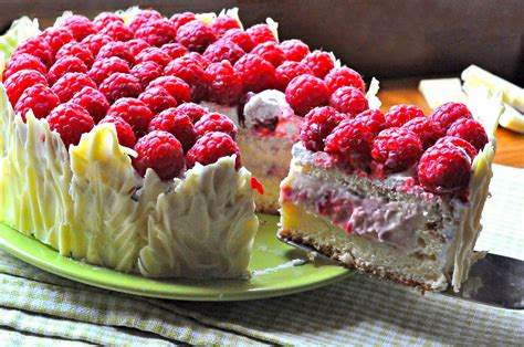 Torta Al Cioccolato Bianco E Lamponi