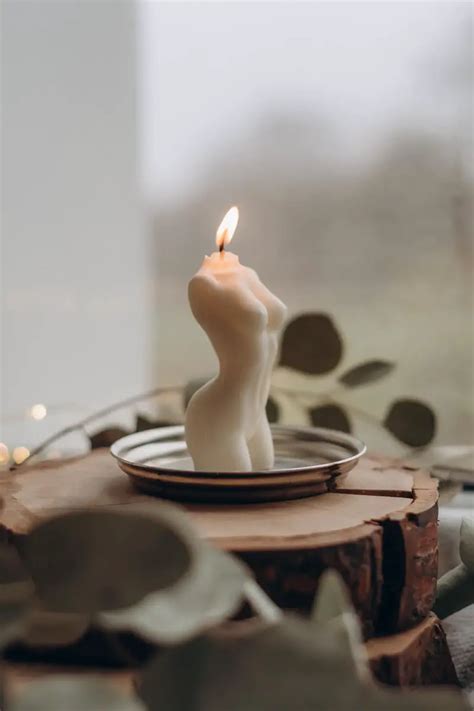 Enjoy the Beauty of Candlelight With These Aesthetic Candle Ideas - The Refined