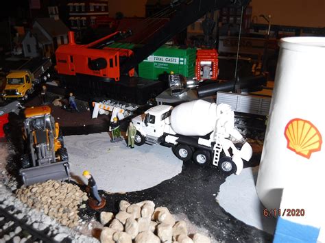 International 7600 3 Axle White Cement Mixer Ho Scale Model Ra