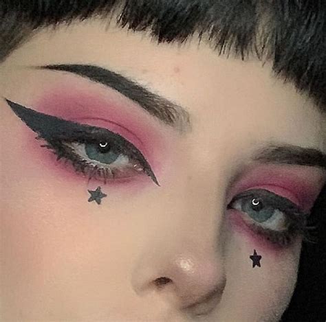 💌 | @𝚙𝚎𝚊𝚌𝚑𝚢𝚙𝚒𝚕𝚕𝚜 | Punk makeup, Emo makeup, Makeup eyeliner