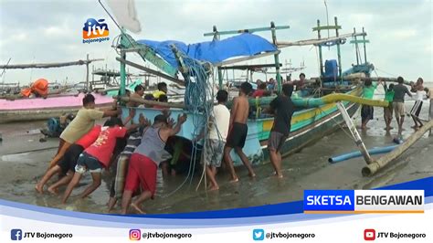 Cuaca Buruk Perahu Nelayan Di Pesisir Tuban Tenggelam Diterjang Ombak