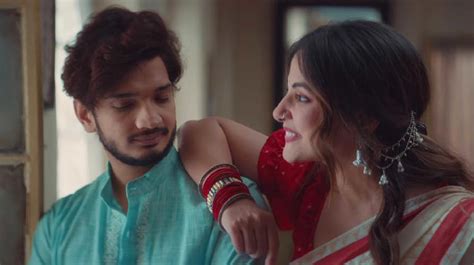 Hina Khan mends Munawar Faruqui’s broken heart in Halki Halki Si music video; watch