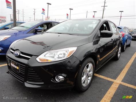 Tuxedo Black Metallic Ford Focus Se Sport Sedan Photo