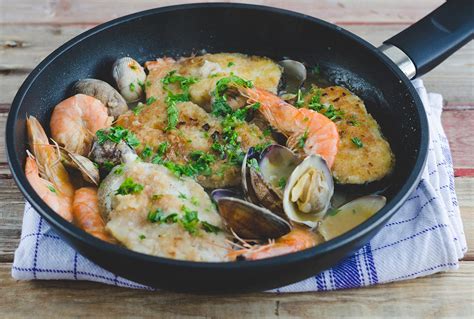 Merluza A La Marinera Receta De Merluza Con Gambas Y Almejas