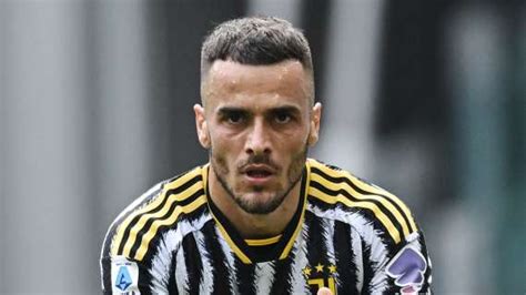 Tmw Napoli su Kostic può lasciare la Juve è un idea per la fascia