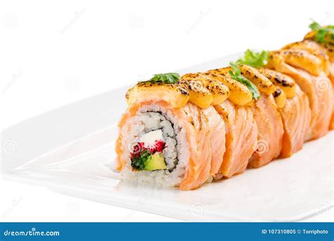 Rollo De Sushi De Uramaki Con El Salm N Ahumado Aguacate Queso