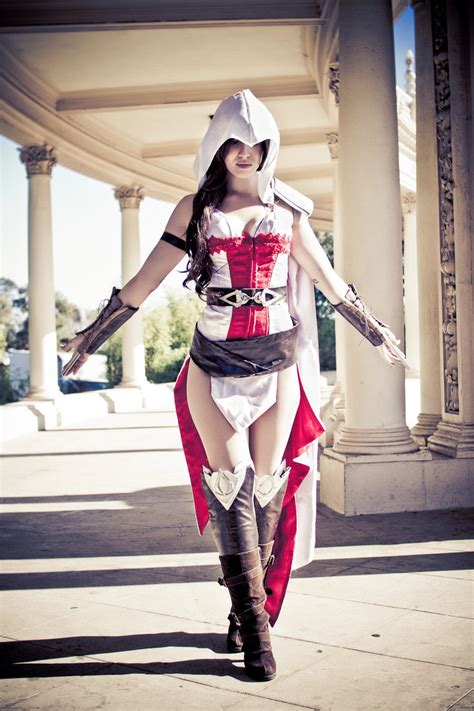 10 White Assassin Apparels For Women - Creative Cosplay Designs