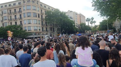 M S De Personas Llenan Las Calles De Palma Por El Derecho A La