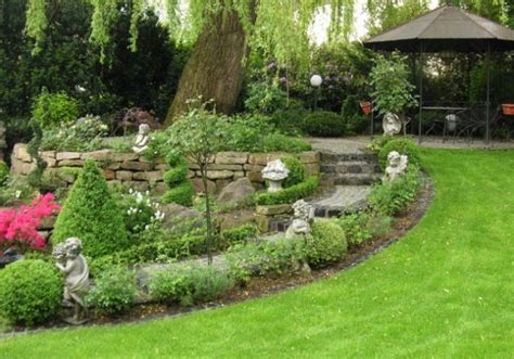 18 Mesmerizing Traditional Landscape Designs For A Fairy Tale Garden