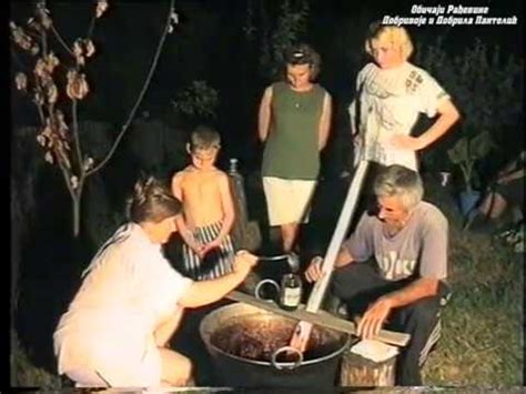 Kuvanje Pekmeza Na Stari Nacin Iz ARHIVA Obicaji Radjevine