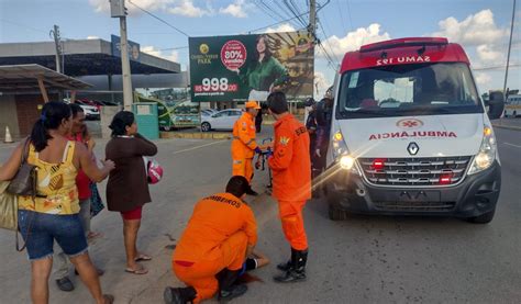 Motociclista é socorrida após perder controle e cair na AL 220