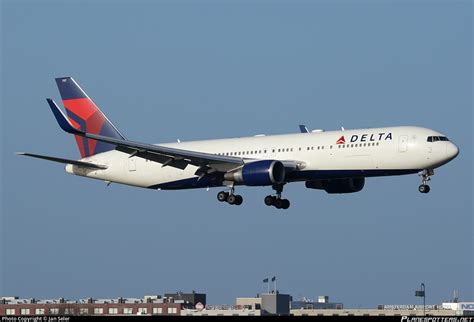 N Dz Delta Air Lines Boeing Er Wl Photo By Jan Seler Id