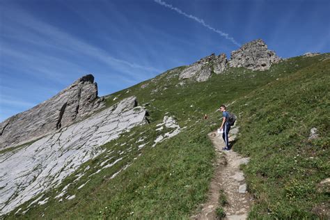 Le Rocher du vent découvrez une vue vertigineuse sur le barrage de