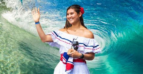 Brisa Hennessy La Surfista Tica Que Deslumbra Al Mundo Recibe Noticia