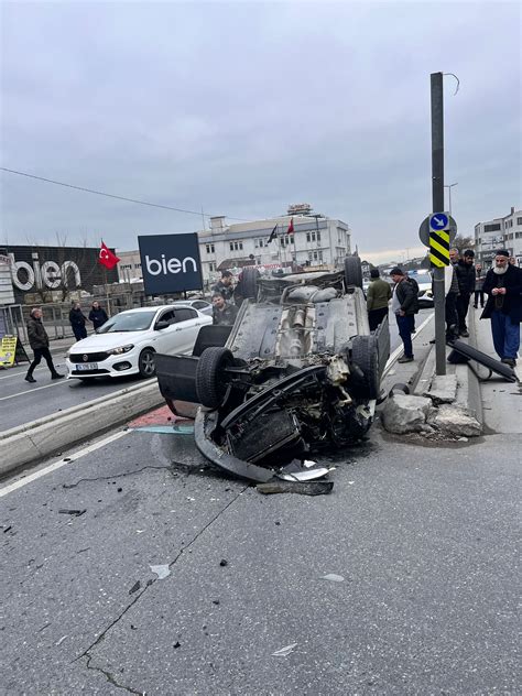 Avcılarda gerçekleşen kazada ters dönen araca başka bir araç çarptı