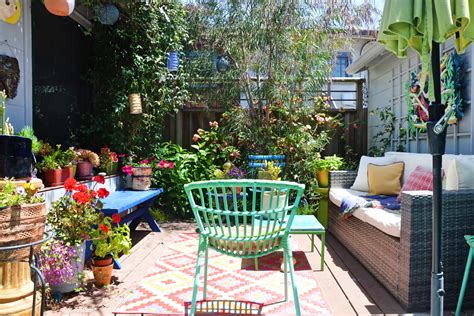 The Best Paint Colors for Outdoor Furniture, According to Real Estate ...