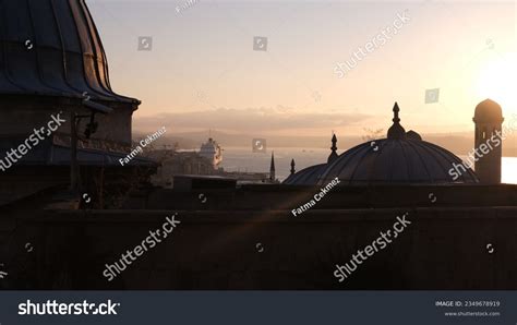 Sabah namazı 3개가 넘는 로열티 프리 라이선스 대상 스톡 사진 Shutterstock