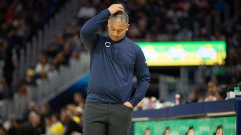 Los Angeles Clippers head coach Tyronn Lue reacts to a foul call ...