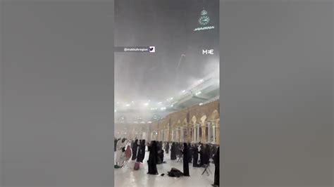 Muslim Pilgrims In Mecca Experience A Very Heavy Rainfall At The Kaaba