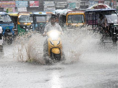 Heavy Rain Thunder Forecast Today In 6 Districts Know Bihar Weather