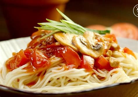 Chinese Handmade Noodle With Tomato Sauce Chinese Food Dinner Recipes Taste Life