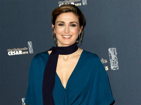 Julie Gayet Revient Sur Son Interdiction Dentrer Dans Une Soirée