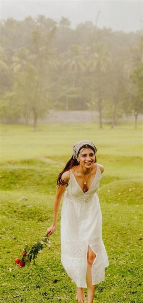 8 Hot Sexy Anjali Palakkal Bikini Pics