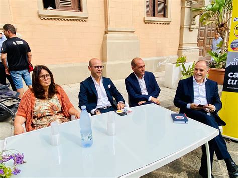 Regionali In Sicilia De Luca Presenta I Candidati Messinesi Vincer