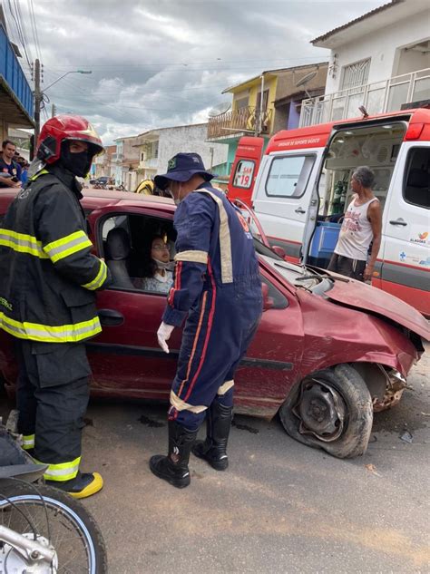 Duas Pessoas Ficam Feridas Em Colisão Entre Carro E Moto Em São Miguel