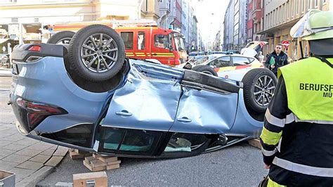 Bahnhofsviertel M Nchen Crash Mit Johanniter Auto Renault Berschl Gt