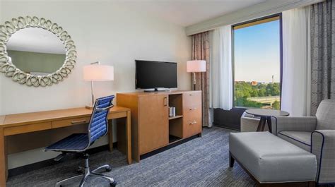 Stay at Our Hotel near Atlanta Airport | DoubleTree by Hilton