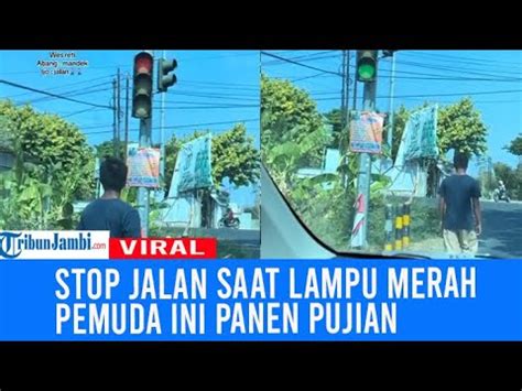 Salut Meski Cuma Jalan Kaki Pemuda Ini Tertib Lalulintas Youtube