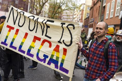 Rwanda-UK deal: Hundreds protest outside Home Office