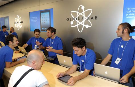 Apple Store Sainte Catherine Genius Bar at Matthew Calzada blog