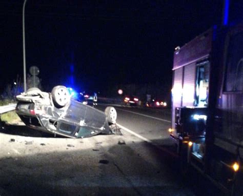 Va Fuori Strada E Si Ribalta Rocambolesco Incidente Sulla 106