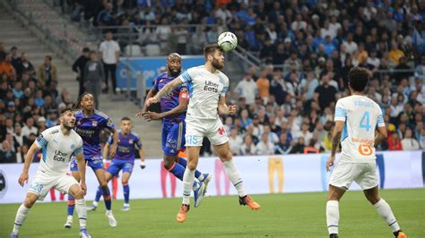 L1 l OL écrase l OM au Vélodrome et remporte l Olympico