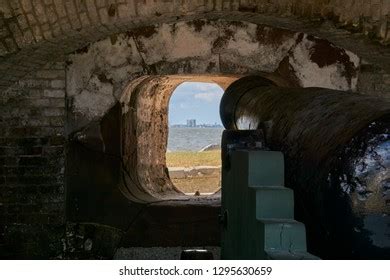 Fort Sumter Cannon Stock Photo 1295630659 | Shutterstock