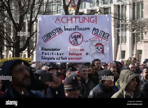 M Nchen Taxifahrer Auf Dem Altstadtring Vor Der Staatskanzlei