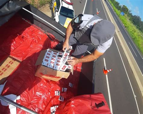 Pol Cia Rodovi Ria Apreende Carga Mil Ma Os De Cigarros