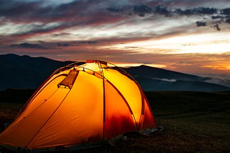 Tenda Berkemah Di Pegunungan Pada Malam Hari Foto Stok Unduh Gambar