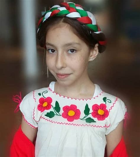 35 Super Trendy Mexican Hairstyles For Women To Try
