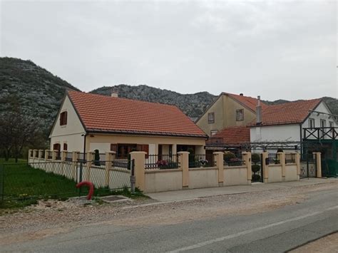 Cetinje Lux porodična kuća Nekretnine Star Budva