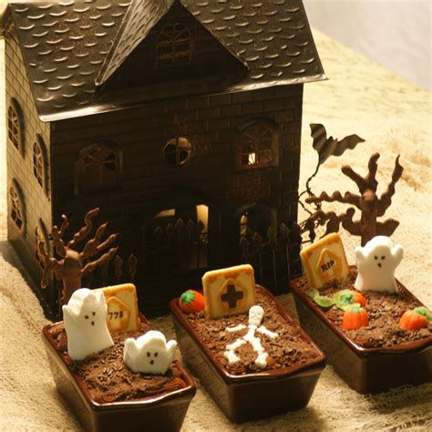 Ghostly Graveyard Mini Cakesspooky Cake Recipes Mini Cakes Cake