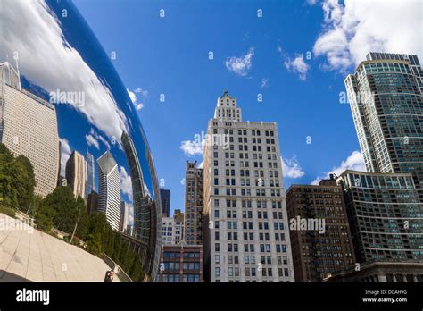 Building reflections in Cloud Gate sculpture, Chicago, USA Stock Photo ...