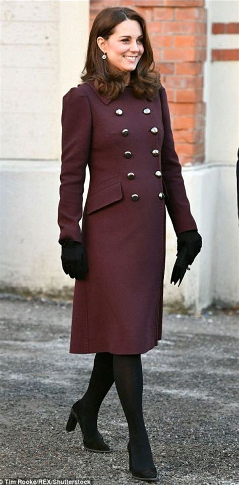 Kates Double Breasted Burgundy Coat Looks Kate Middleton Estilo