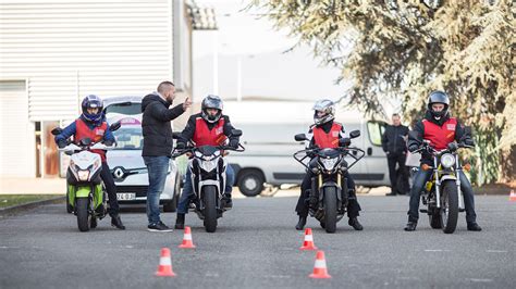 Formation complémentaire 125 scoot Auto école permis auto et moto à